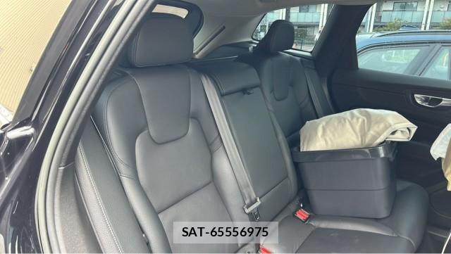 Volvo XC60 2022-12 8877156-6