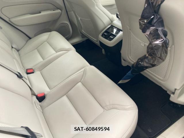 Volvo XC60 2021-10 8877411-19