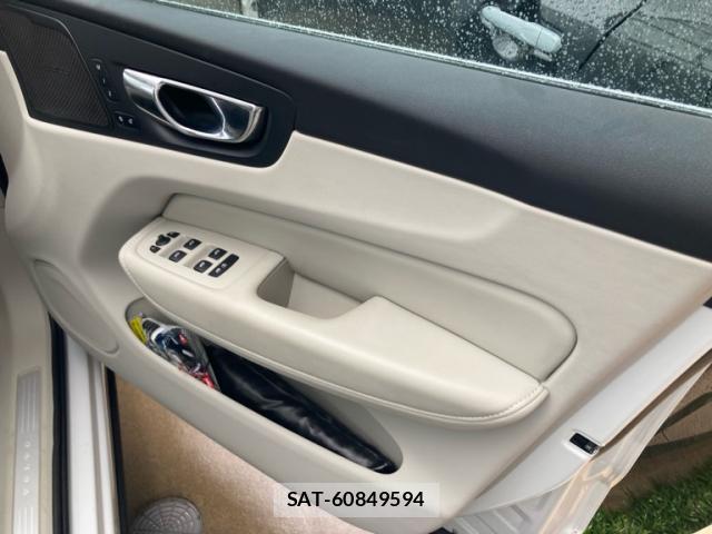 Volvo XC60 2021-10 8877411-5