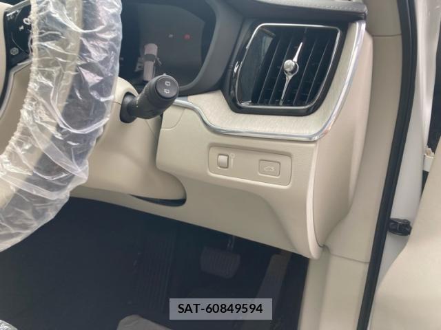 Volvo XC60 2021-10 8877411-8
