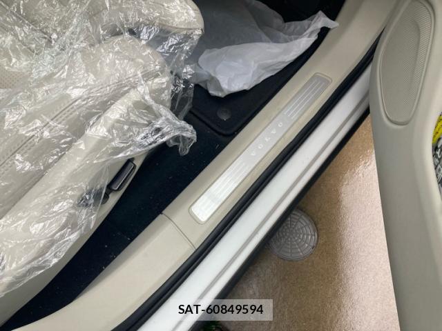 Volvo XC60 2021-10 8877411-9