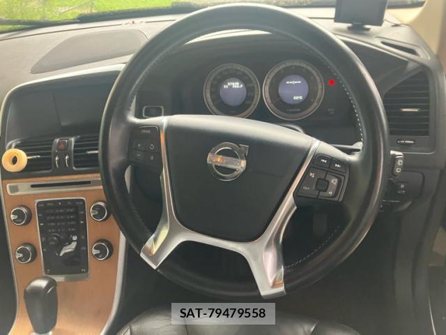 Volvo XC60 2011-09 8877447-10