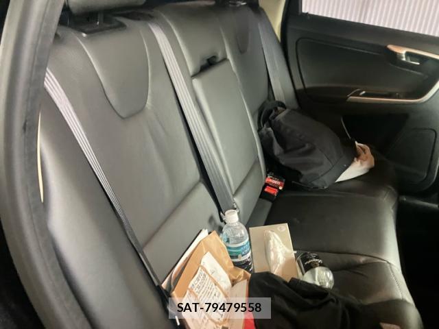 Volvo XC60 2011-09 8877447-14