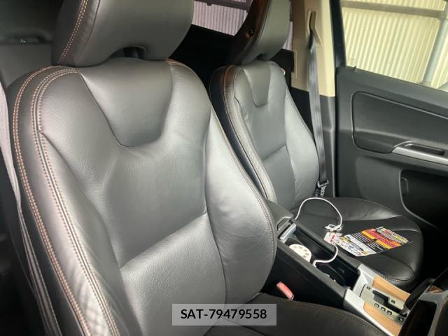 Volvo XC60 2011-09 8877447-9