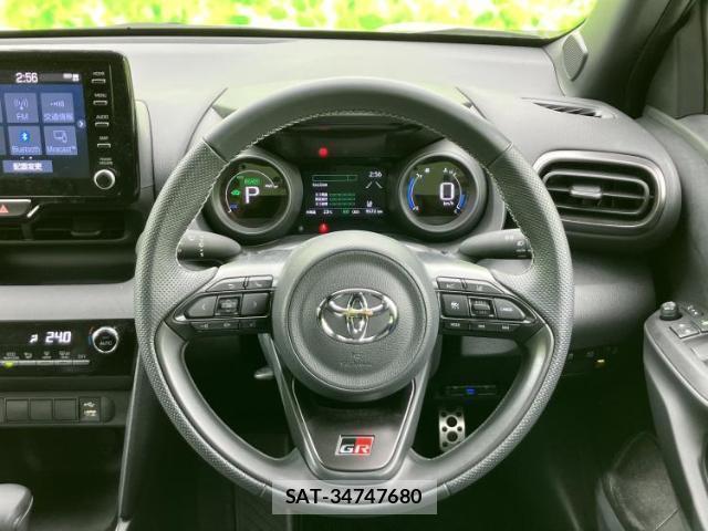 Toyota YARIS CROSS 2023-07 8877019-13