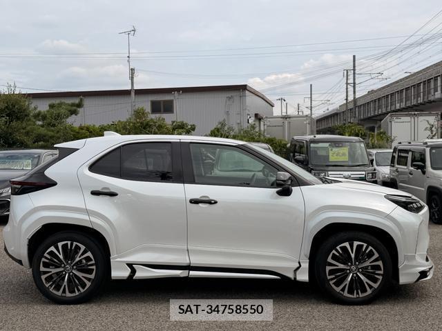 Toyota YARIS CROSS 2023-01 8877064-3