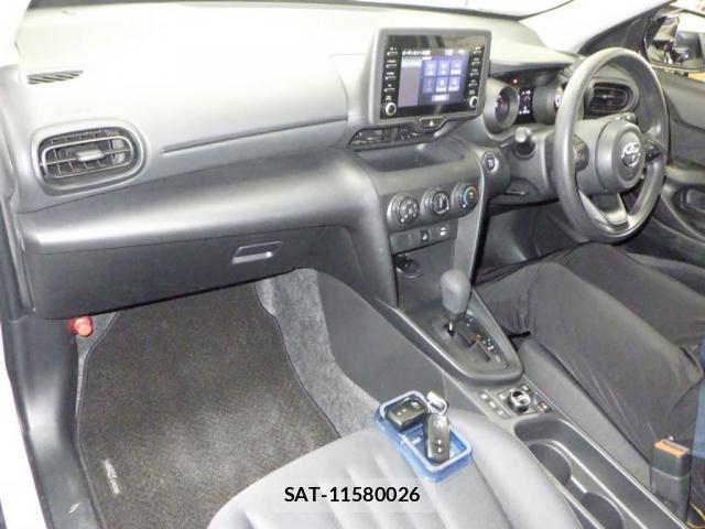 Toyota YARIS CROSS 2023-10 8877673-2