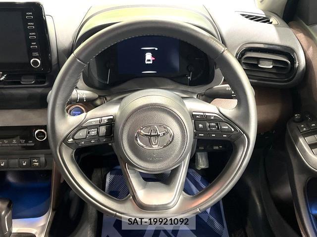 Toyota YARIS CROSS 2021-08 8877928-10