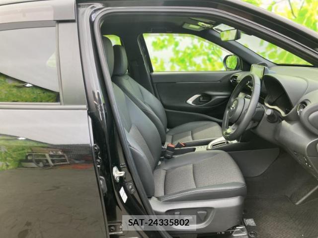 Toyota YARIS CROSS 2023-11 8878130-3