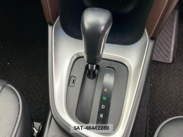 Toyota YARIS CROSS 2021-11 8878141-12