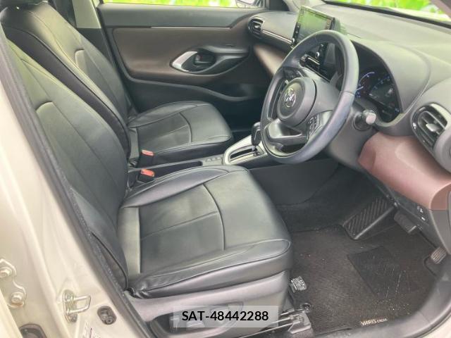 Toyota YARIS CROSS 2021-11 8878141-4