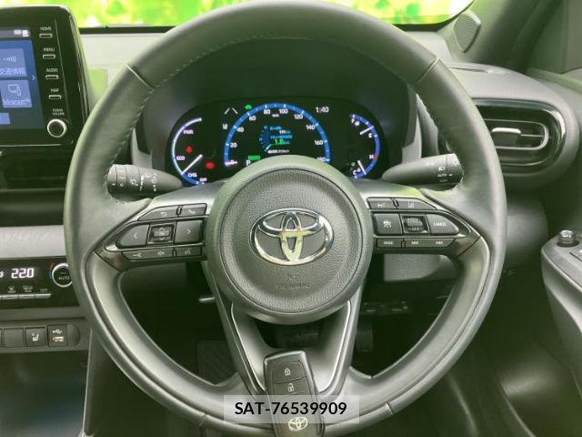 Toyota YARIS CROSS 2023-04 8878236-12