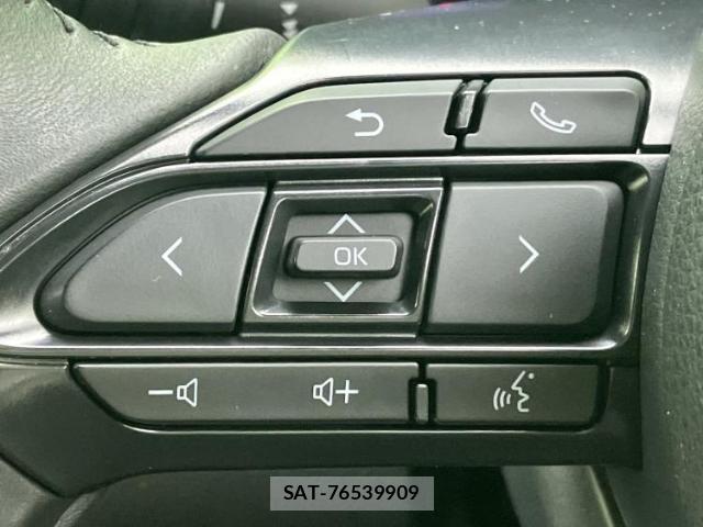 Toyota YARIS CROSS 2023-04 8878236-17