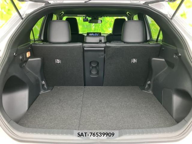 Toyota YARIS CROSS 2023-04 8878236-7