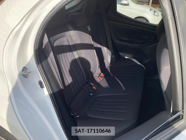 Toyota YARIS 2021-06 8876747-19