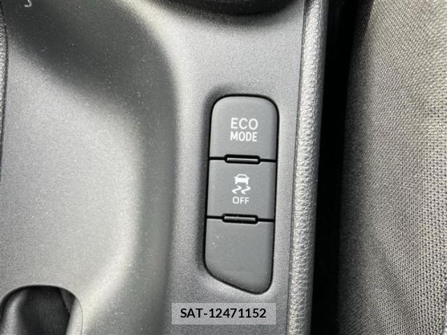Toyota YARIS 2022-10 8877025-10
