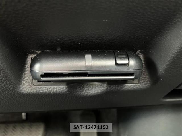 Toyota YARIS 2022-10 8877025-11