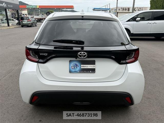 Toyota YARIS 2022-08 8877095-17