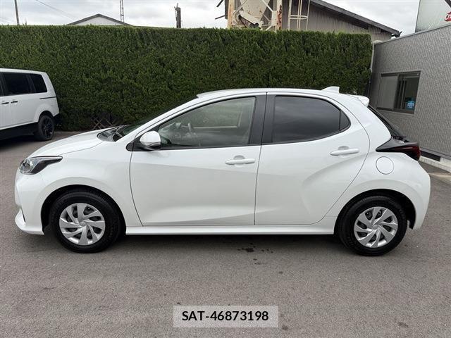 Toyota YARIS 2022-08 8877095-2