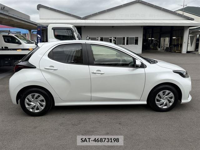 Toyota YARIS 2022-08 8877095-3