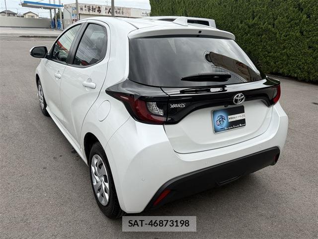 Toyota YARIS 2022-08 8877095-9