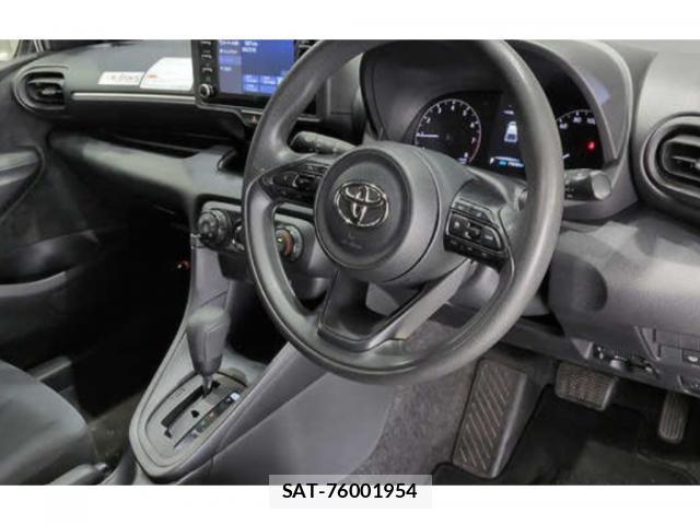 Toyota YARIS 2023-04 8877806-2