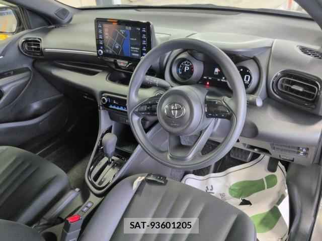 Toyota YARIS 2023-06 8877810-2