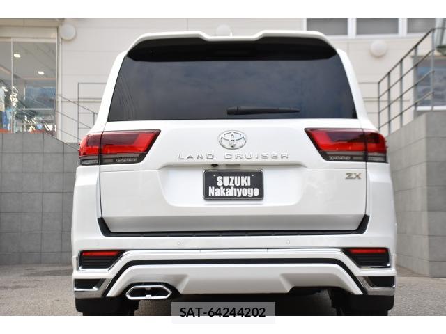 2023 Toyota Land Cruiser — Photo 5