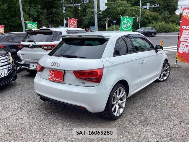 Audi A1 2013-02 7875318-2