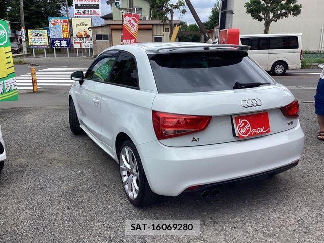 Audi A1 2013-02 7875318-5