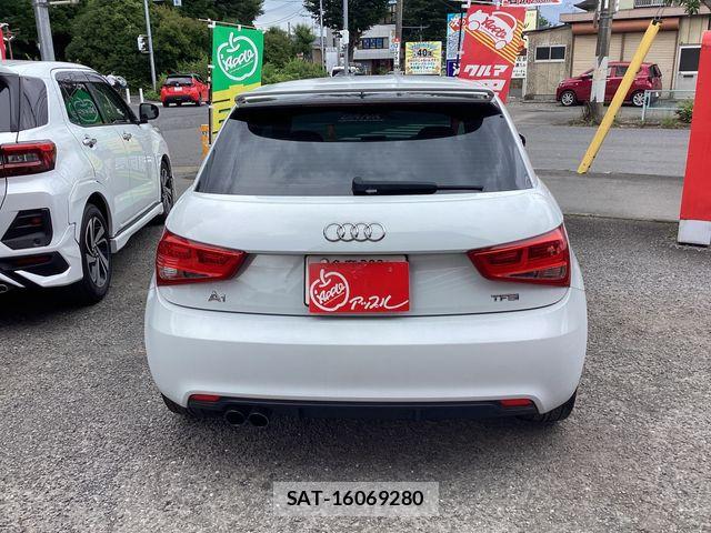 Audi A1 2013-02 7875318-8