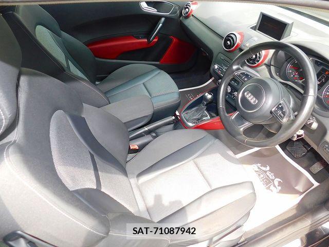 Audi A1 2011-08 8206351-1