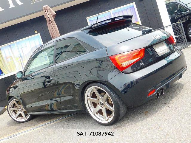 Audi A1 2011-08 8206351-2