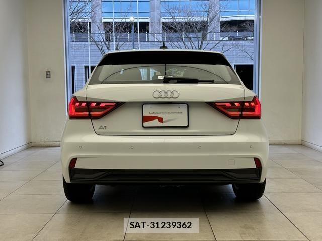 Audi A1 2025-12 6610572-12