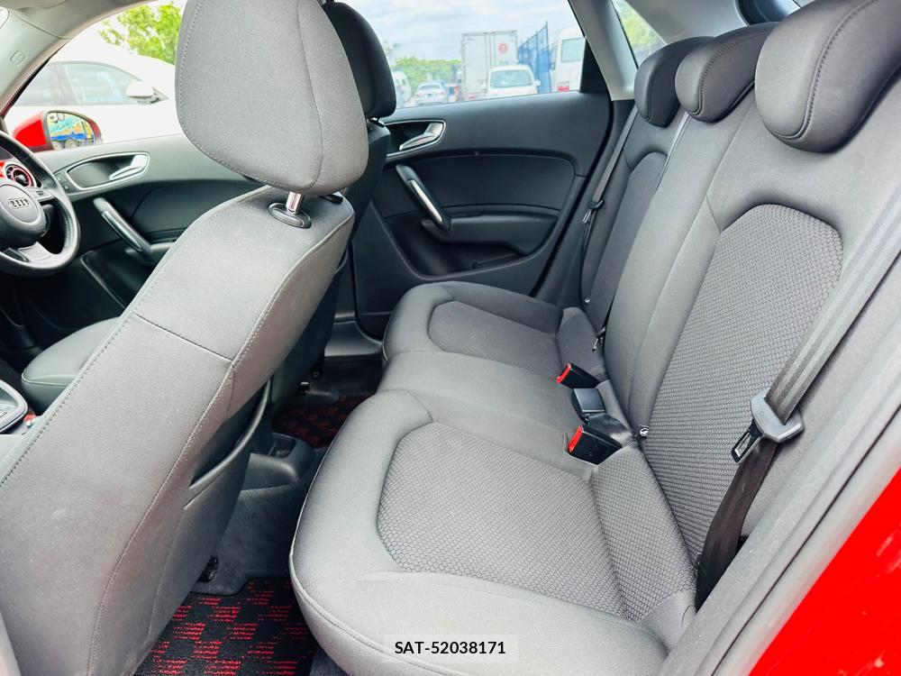 Audi A1 2012-09 4929798-9