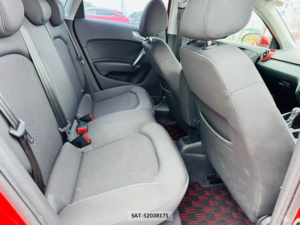 Audi A1 2012-09 4929798-8