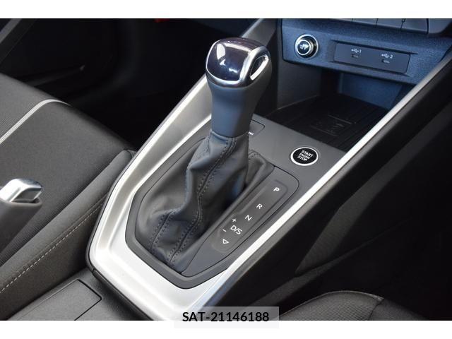 Audi A1 2025-10 7214964-12