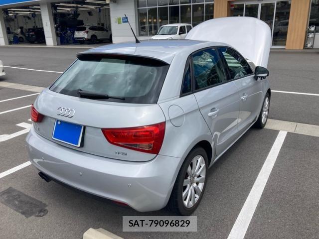 Audi A1 2013-07 7615036-7