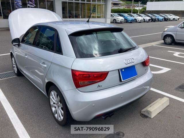 Audi A1 2013-07 7615036-8