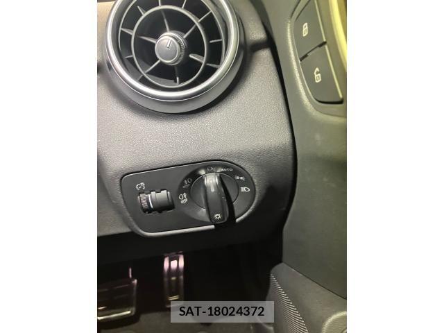 Audi A1 2017-12 8098034-16
