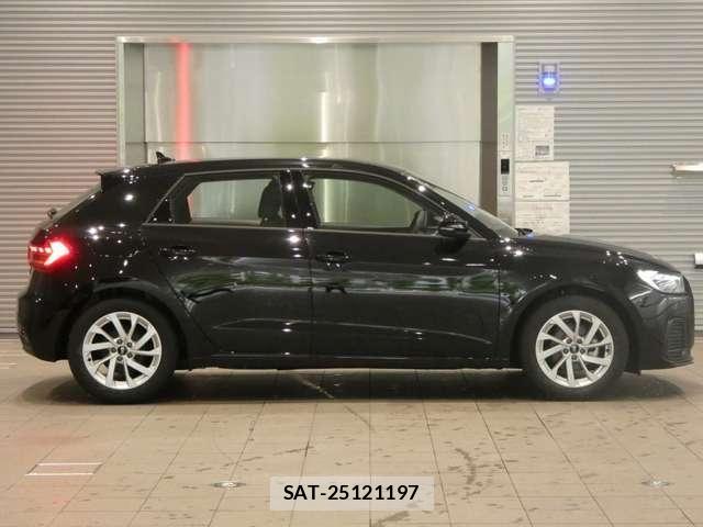 Audi A1 2025-11 8206354-9