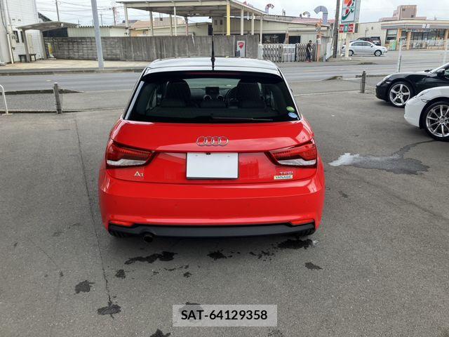 Audi A1 2017-09 8206353-2