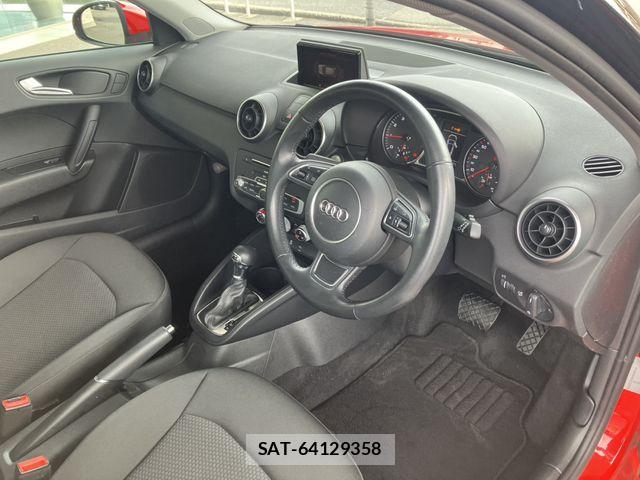 Audi A1 2017-09 8206353-5