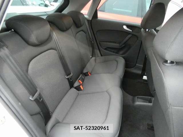Audi A1 2017-06 8206355-21
