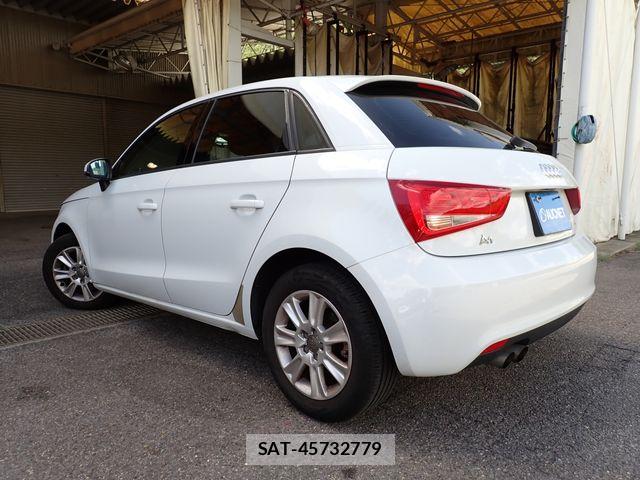 Audi A1 2013-09 8353927-2