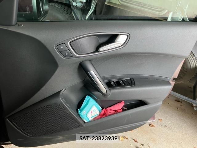 Audi A1 2013-05 8364795-12