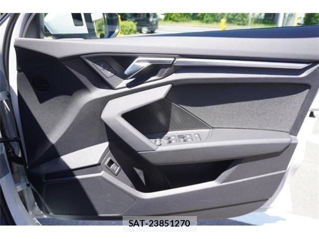 Audi A3 SEDAN 2023-04 6902176-28