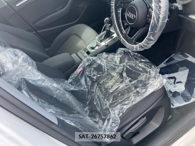 Audi A3 SEDAN 2019-10 7214973-17
