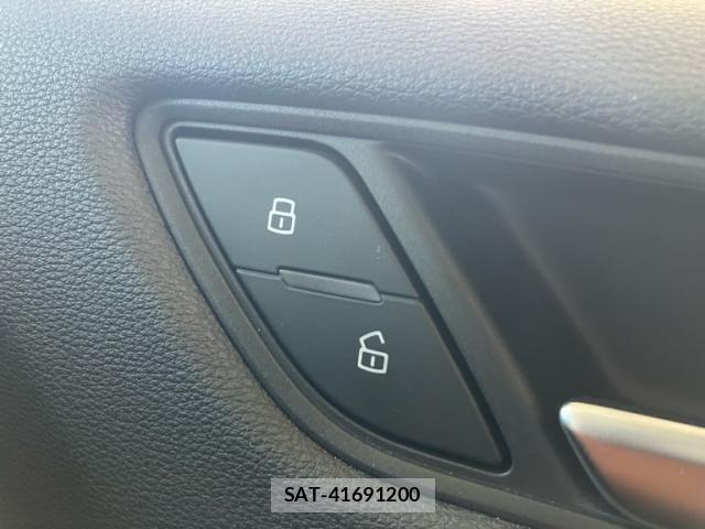 Audi A3 SEDAN 2014-06 7499574-16