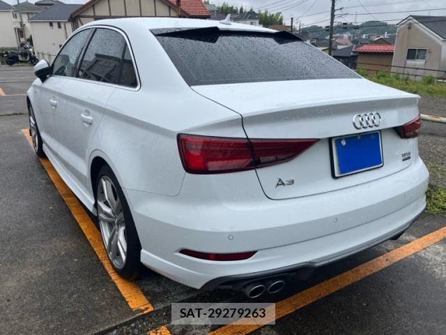 Audi A3 SEDAN 2017-04 7615039-5